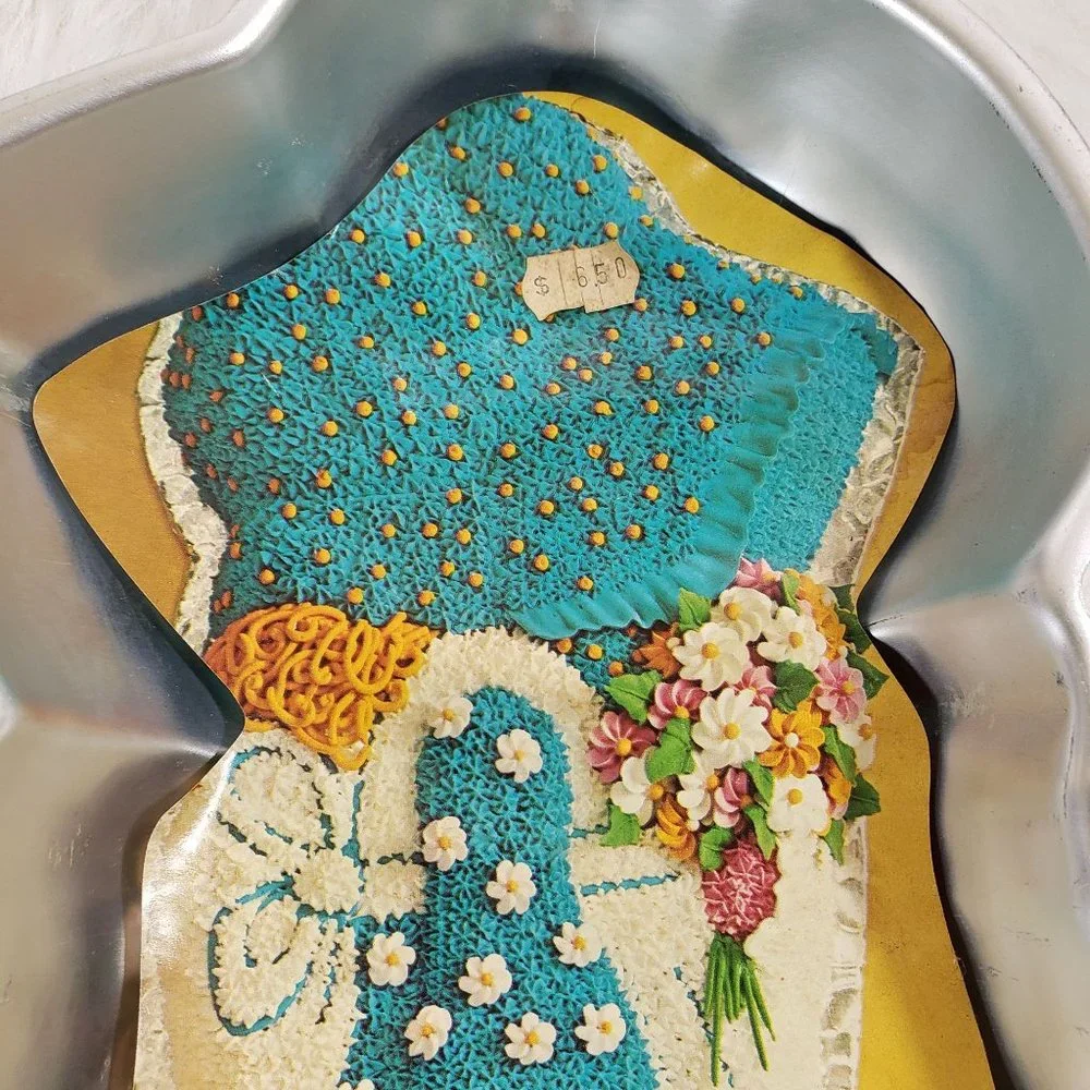 Vintage 1975 Wilton Party pan Holly Hobbie metal‎ cake mold